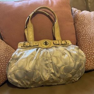 Coach medium purse, gold signature